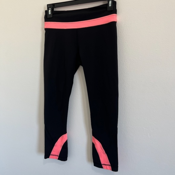 Lululemon Pink & Black Workout Leggings - Picture 5 of 8